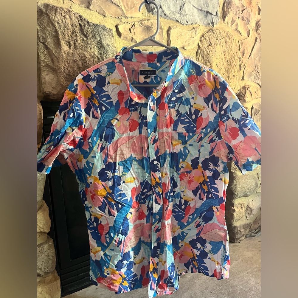 Men’s short sleeved button down shirt